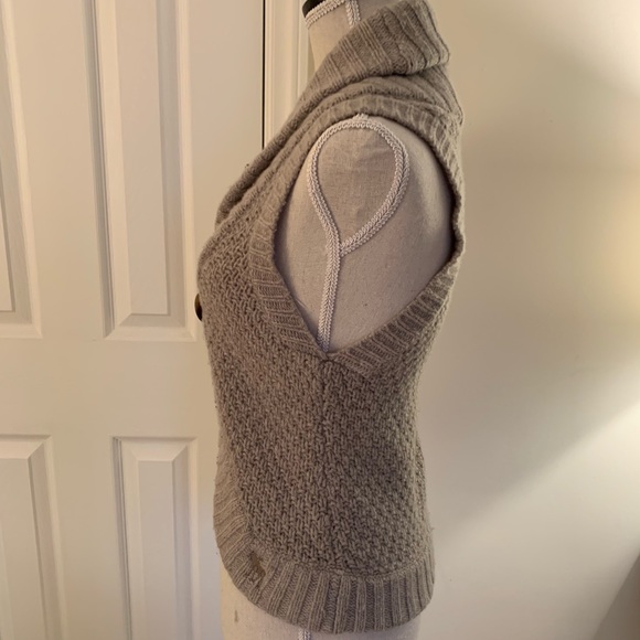 Abercrombie & Fitch XS tan woolen sleeveless top - Picture 3 of 8